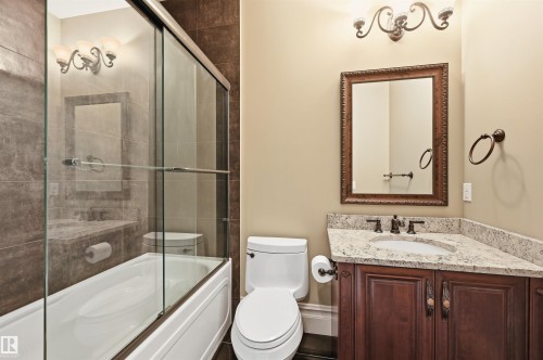 1004 Hollands Point(E), Edmonton, AB - Indoor Photo Showing Bathroom