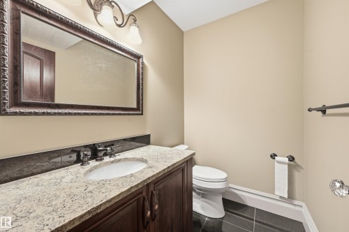1004 Hollands Point(E), Edmonton, AB - Indoor Photo Showing Bathroom