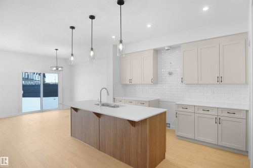 6343 175 Avenue, Edmonton, AB - Indoor Photo Showing Kitchen With Upgraded Kitchen
