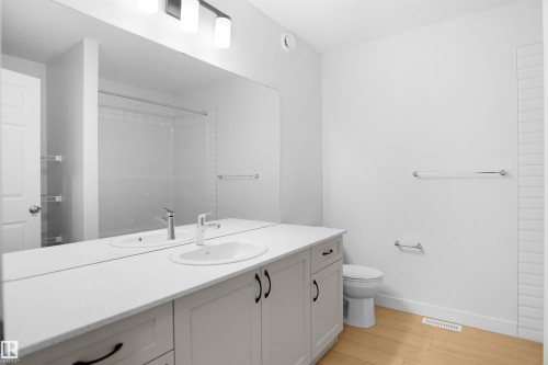 6343 175 Avenue, Edmonton, AB - Indoor Photo Showing Bathroom