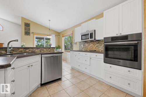 70 Eastcott Drive, St. Albert, AB - Indoor Photo Showing Kitchen