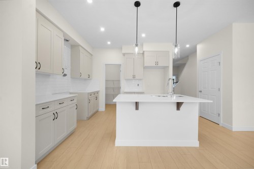 6331 175 Avenue, Edmonton, AB - Indoor Photo Showing Kitchen