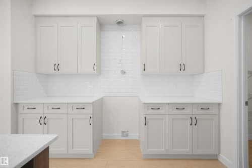 6331 175 Avenue, Edmonton, AB - Indoor Photo Showing Kitchen