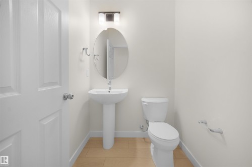 6331 175 Avenue, Edmonton, AB - Indoor Photo Showing Bathroom