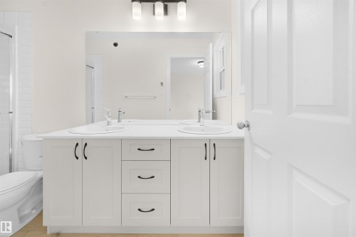 6331 175 Avenue, Edmonton, AB - Indoor Photo Showing Bathroom