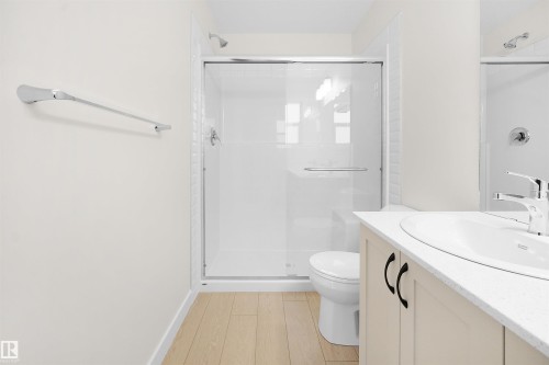 6331 175 Avenue, Edmonton, AB - Indoor Photo Showing Bathroom
