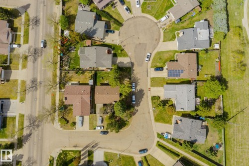 Residential neighborhood featuring a cul-de-sac and tree-lined streets - 15232 120 Nw, Edmonton, AB 