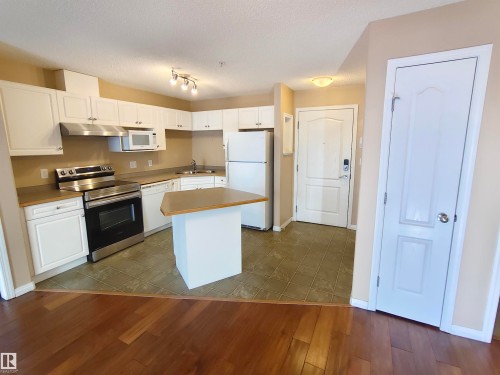 209 7511 171 Street Nw, Edmonton, AB - Indoor Photo Showing Kitchen With Double Sink