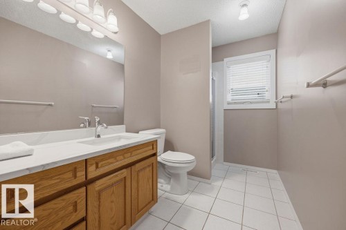 10 Coloniale Court, Beaumont, AB - Indoor Photo Showing Bathroom