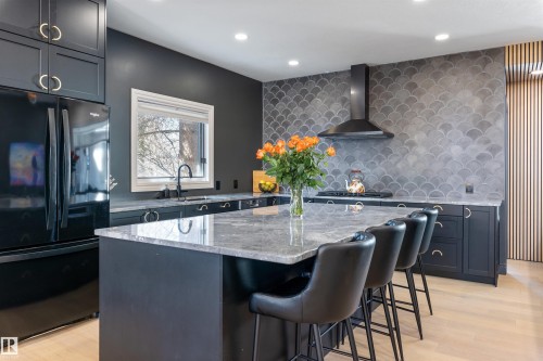 11412 12 Avenue Nw, Edmonton, AB - Indoor