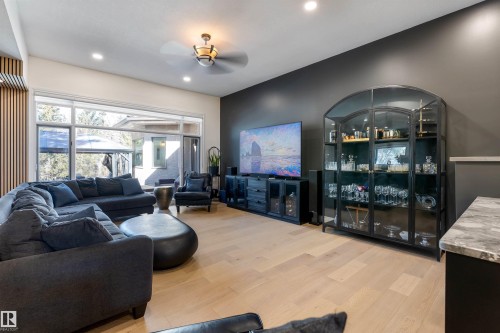 11412 12 Avenue Nw, Edmonton, AB - Indoor Photo Showing Living Room