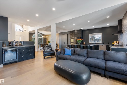 11412 12 Avenue Nw, Edmonton, AB - Indoor Photo Showing Living Room