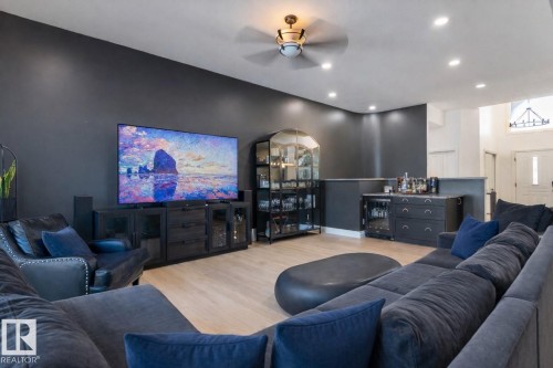 11412 12 Avenue Nw, Edmonton, AB - Indoor Photo Showing Living Room