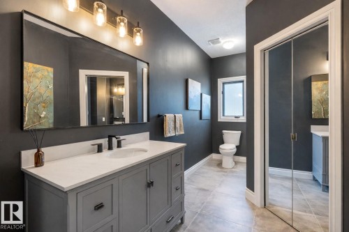 11412 12 Avenue Nw, Edmonton, AB - Indoor Photo Showing Bathroom