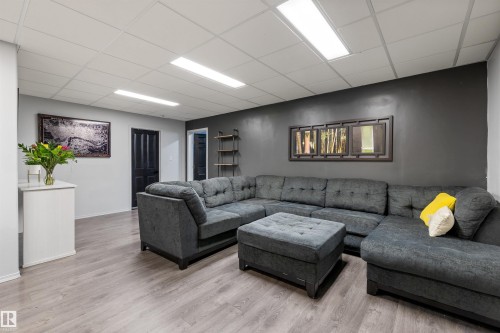 11412 12 Avenue Nw, Edmonton, AB - Indoor