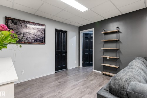 11412 12 Avenue Nw, Edmonton, AB - Indoor
