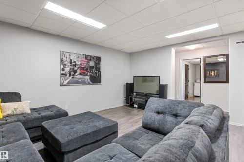11412 12 Avenue Nw, Edmonton, AB - Indoor
