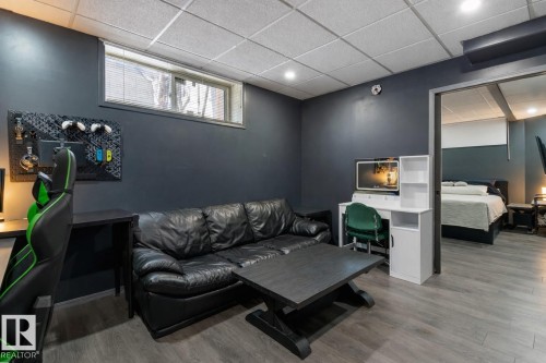 11412 12 Avenue Nw, Edmonton, AB - Indoor