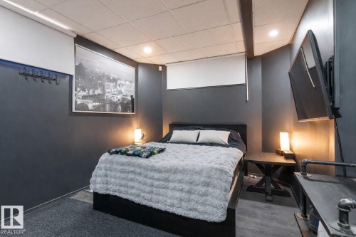 11412 12 Avenue Nw, Edmonton, AB - Indoor Photo Showing Bedroom