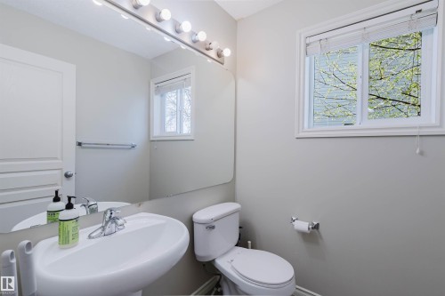 3534 Mclean Crescent, Edmonton, AB - Indoor Photo Showing Bathroom