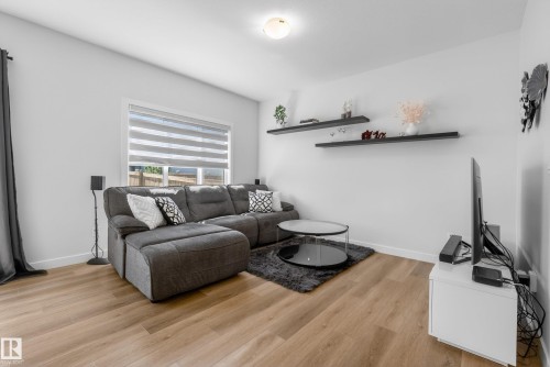 9309 Pear Link Link, Edmonton, AB - Indoor Photo Showing Living Room