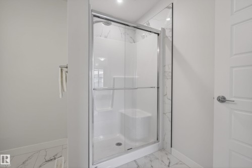 9309 Pear Link Link, Edmonton, AB - Indoor Photo Showing Bathroom