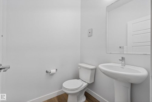 9309 Pear Link Link, Edmonton, AB - Indoor Photo Showing Bathroom