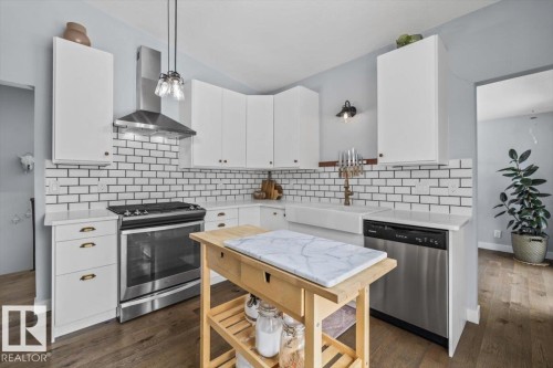 11427 35 Avenue, Edmonton, AB - Indoor Photo Showing Kitchen