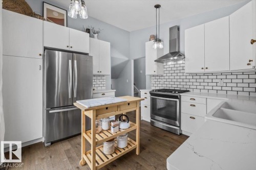 11427 35 Avenue, Edmonton, AB - Indoor Photo Showing Kitchen With Upgraded Kitchen
