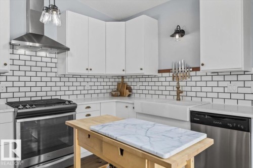 11427 35 Avenue, Edmonton, AB - Indoor Photo Showing Kitchen