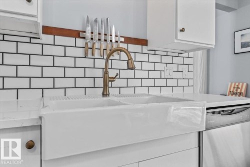 11427 35 Avenue, Edmonton, AB - Indoor Photo Showing Kitchen