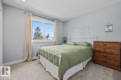 11427 35 Avenue, Edmonton, AB - Indoor Photo Showing Bedroom