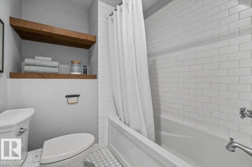 11427 35 Avenue, Edmonton, AB - Indoor Photo Showing Bathroom