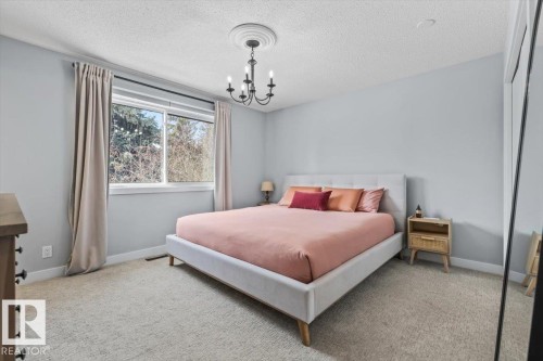 11427 35 Avenue, Edmonton, AB - Indoor Photo Showing Bedroom