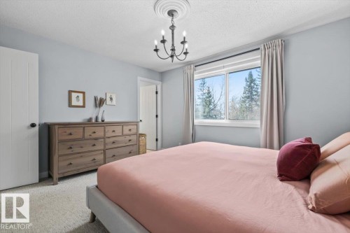 11427 35 Avenue, Edmonton, AB - Indoor Photo Showing Bedroom