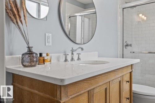11427 35 Avenue, Edmonton, AB - Indoor Photo Showing Bathroom