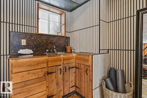 11427 35 Avenue, Edmonton, AB - Indoor Photo Showing Other Room