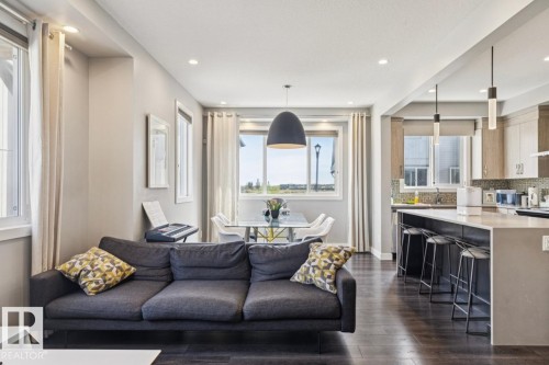 45 16903 68 Street, Edmonton, AB - Indoor Photo Showing Living Room