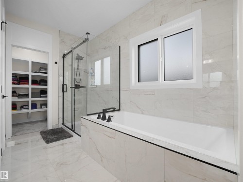 7214 Kiviaq Link, Edmonton, AB - Indoor Photo Showing Bathroom