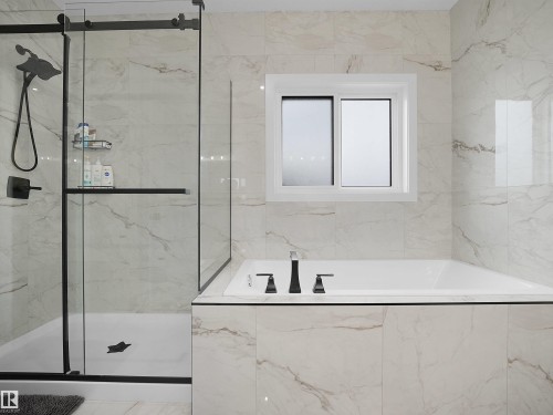 7214 Kiviaq Link, Edmonton, AB - Indoor Photo Showing Bathroom