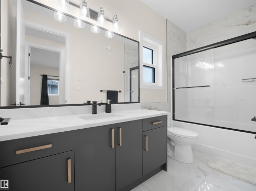 7214 Kiviaq Link, Edmonton, AB - Indoor Photo Showing Bathroom