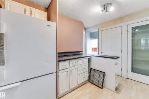 645 Millbourne Road E, Edmonton, AB - Indoor Photo Showing Kitchen