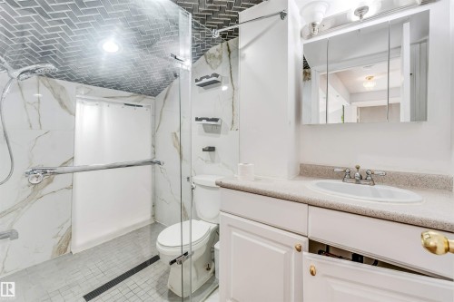 645 Millbourne Road E, Edmonton, AB - Indoor Photo Showing Bathroom