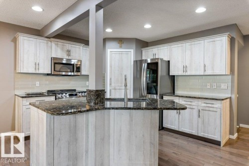 109 Erin Ridge Drive, St. Albert, AB - Indoor Photo Showing Kitchen With Upgraded Kitchen