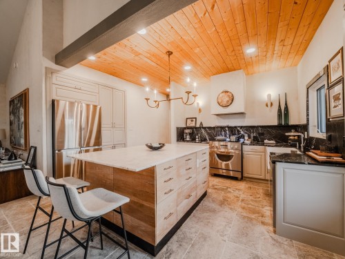 22250 Twp Road 512, Rural Strathcona County, AB - Indoor Photo Showing Kitchen