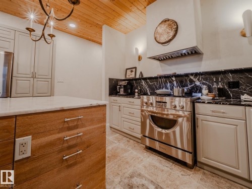 22250 Twp Road 512, Rural Strathcona County, AB - Indoor Photo Showing Kitchen