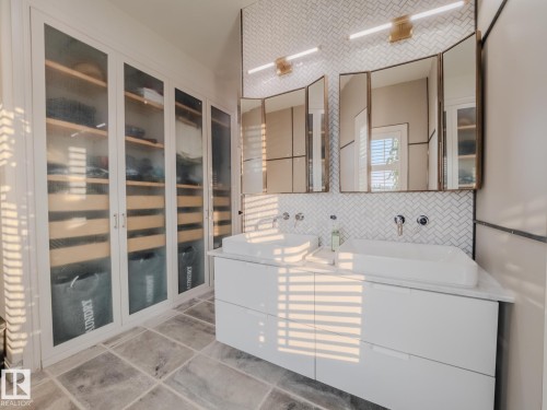 22250 Twp Road 512, Rural Strathcona County, AB - Indoor Photo Showing Laundry Room