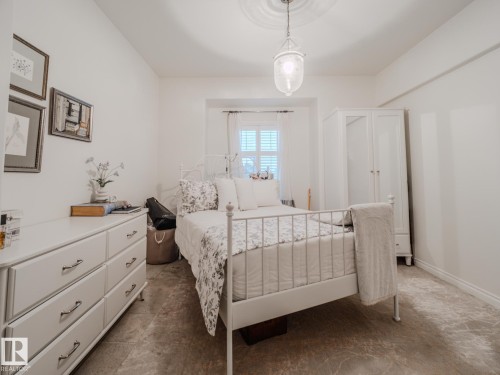 22250 Twp Road 512, Rural Strathcona County, AB - Indoor Photo Showing Bedroom