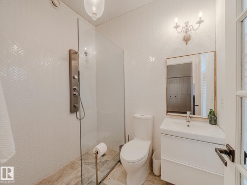 22250 Twp Road 512, Rural Strathcona County, AB - Indoor Photo Showing Bathroom
