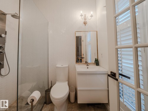 22250 Twp Road 512, Rural Strathcona County, AB - Indoor Photo Showing Bathroom